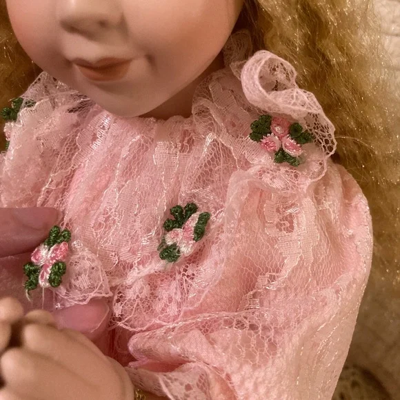Vintage Praying Porcelain Girl Doll - Pink Gown, Kneeling, Rosary - Picture 7 of 13
